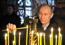Путин в Тихвинском монастыре. Фото: premier.gov.ru