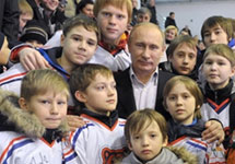 Путин и дети. Фото: premier.gov.ru