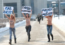 Акция Femen у Газпрома. Фото из ЖЖ Движения