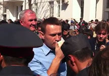 Алексей Навальный на митинге в Астрахани. Кадр видеоролика Георгий Албурова