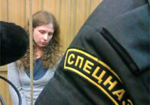 Мария Алехина в суде 19 апреля. Фото из твиттера gruppa_voina