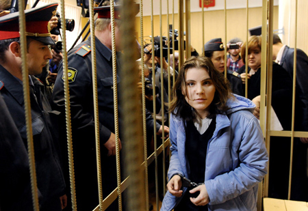 Катя Самуцевич в Таганском суде во время продления ареста 19 апреля