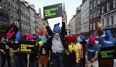 Акция в поддержку Pussy Riot в Эдинбурге. Фото с сайта ma-zaika.ru