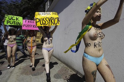 Акция в защиту Pussy Riot в Сан-Паулу. Фото с сайта ma-zaika.ru