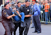 Задержания у Хамовнического суда в день приговора Pussy Riot. Фото Е.Михеевой/Грани.Ру