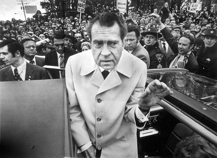 Президентский скандал: Почему Ричард Никсон ушел в отставку? Уроки из истории