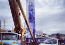 Облитый краской памятник Ельцину. Фото Ура.Ру