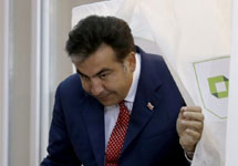 Михаил Саакашвили на избирательном участке. Фото AP