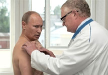 Путин у врача. Фото пресс-службы правительства