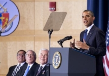 Леон Панетта, Сэм Нанн и Ричард Лугар слушают выступление Барака Обамы. Фото: AP Photo / Manuel Balce Ceneta