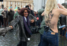 Акция Femen в Ватикане. Фото с сайта  news.com.au