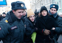 Задержание Елены Костюченко и Анны Анненковой у Госдумы. Фото Юрия Тимофеева