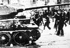 Берлин, 17 июня 1953 г. Советские танки против немецких рабочих.  Фотоархив МЕМОРИАЛА. http://www.hro.org/editions/karta/nr2/ber