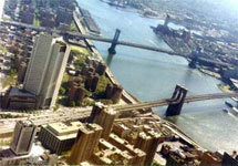 Вид на Бруклинский мост и мост Вашингтона. Фото с сайта  http://www.relga.rsu.ru 
