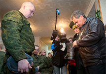 Сергей Шойгу и призывники. Фото: mil.ru