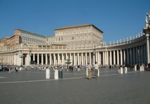 Площадь Святого Петра и Апостольский дворец. Фото: Wikipedia