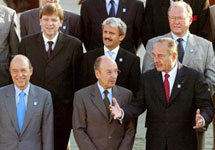 French President Jacques Chirac, front right, gestures while speaking with Greek President Costis Stephanopoulos, front center,