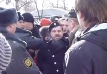 Задержание участников пикета в Ульяновске. Кадр видеозаписи