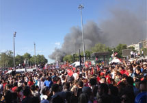 Протестующие на площади Таксим. Фото: The Huffington Post