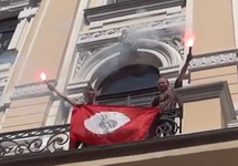 Другороссы на балконе петербургского УФМС. Кадр видео Полины Петровой
