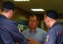 Николай Ляскин в полиции. Фото из твиттера @ristomin