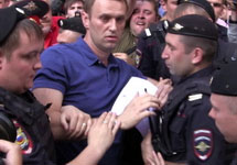 Задержание Алексея Навального у Мосгоризбиркома. Фото Дмитрия Зыкова/Грани.Ру