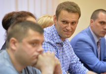 Петр Офицеров и Алексей Навальный на оглашении приговора. Фото: Илья Питалев/РИА "Новости"