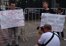 Пикет гей-активистов у СКР в поддержку Николая Алексеева. Фото: @n_alexeyev