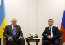 Николай Азаров и Дмитрий Медведев. Фото пресс-службы правительства.