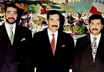 Саддам Хуссейн и его сыновья. Фото АР