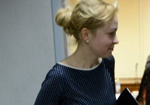 Аксана Панова в коридоре суда. Фото с личной страницы в Фейсбуке