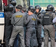 Полицейские в форме ППС на Болотной 6 мая