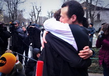 Илья Фарбер с сыном Петром после освобождения. Фото: @Vorobievaya