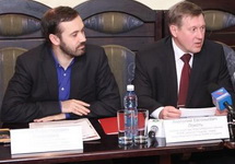 Илья Пономарев и Анатолий Локоть. Фото: kprf.ru