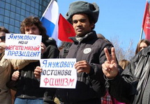 Айо Бенес на митинге в Донецке. Фото с личной страницы в Фейсбуке