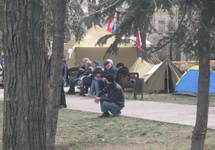 Палаточный лагерь у главка СБУ в Луганске. Фото: 0642.ua