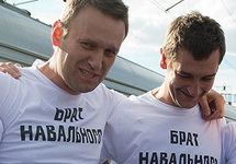 Алексей и Олег Навальные. Фото Юрия Тимофеева/Грани.Ру