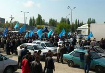 Акция протеста крымских татар на границе Крыма и Херсонской области Украины. Фото с сайта Krymr.Org