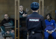 Слева направо: Сергей Хаджикурбанов, Лом-Али Гайтукаев, Ибрагим Махмудов. Фото: novayagazeta.ru