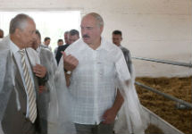 Александр Лукашенко с тружениками села. Фото: president.gov.by