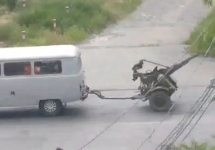 Террористы в Донецке. Кадр видеосъемки