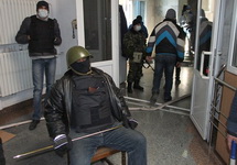 Террористы в донецком главке СБУ. Фото: ostro.org