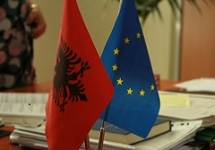 Флаги Албании и ЕС. Фото: ec.europa.eu