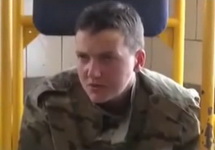 Надежда Савченко в плену у террористов. Кадр видео с Youtube-канала Aigu Guillotine