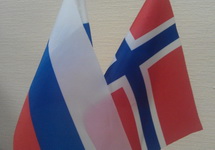 Флаги России и Норвегии. Фото: gov-murman.ru