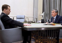 Дмитрий Медведев и Игорь Сечин. Фото: government.ru