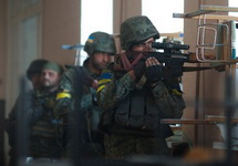 Украинские силовики в Иловайске. Фото: lb.ua