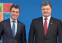 Генсек НАТО Андерс Фог Расмуссен и президент Украины Петр Порошенко. Фото: nato.int