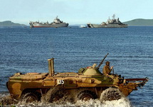 Высадка морской пехоты в заливе Анива, июль 2012. Фото: mil.ru
