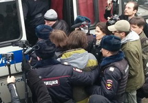 Задержание оппозиционеров перед пресс-конференцией Путина 18.12.2014. Фото: Грани.Ру